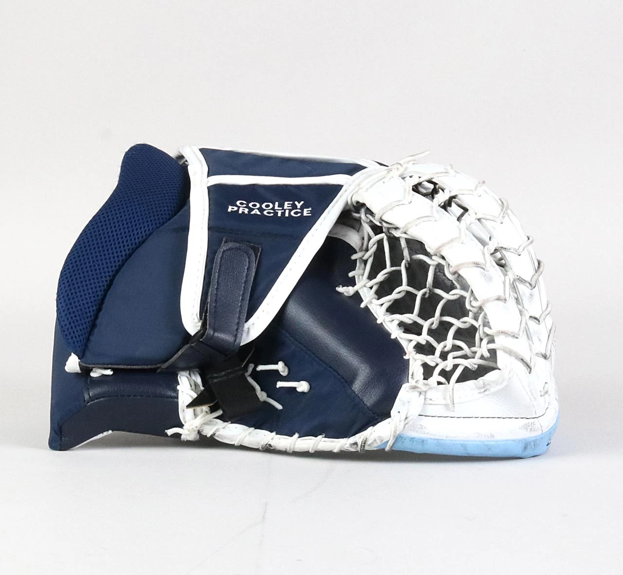 Regular - Vaughn Velocity V9 Navy Blue Glove - Devin Cooley Nashville Predators 3 Regular - Vaughn Velocity V9 Navy Blue Glove - Devin Cooley Nashville Predators - Image 3